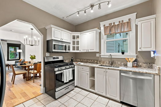 14-web-or-mls-3106 Markbreit Ave-14