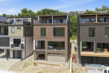 18-web-or-mls-3047 Walworth Ave-18