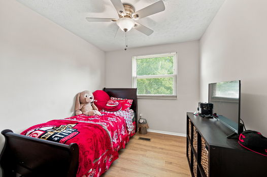 18-web-or-mls-5823 W Fork Rd-18