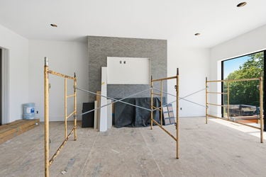 24-web-or-mls-3047 Walworth Ave-24