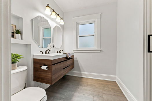 24-web-or-mls-3106 Markbreit Ave-24