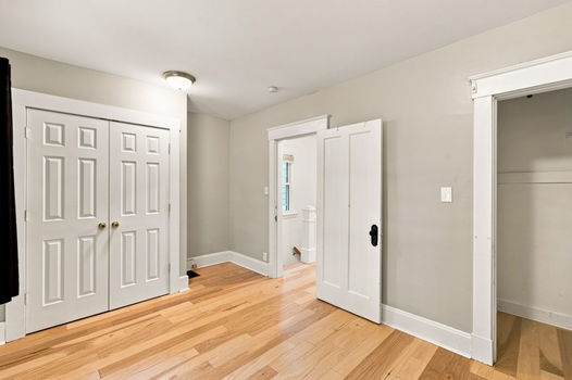 29-web-or-mls-3106 Markbreit Ave-29