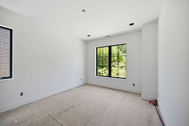 30-web-or-mls-3047 Walworth Ave-30
