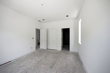 31-web-or-mls-3047 Walworth Ave-31