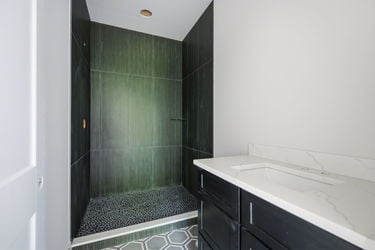 32-web-or-mls-3047 Walworth Ave-32