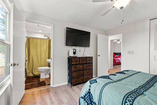32-web-or-mls-5823 W Fork Rd-32