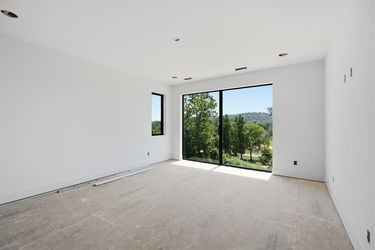 36-web-or-mls-3047 Walworth Ave-36