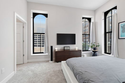 36-web-or-mls-411 Plum St-36