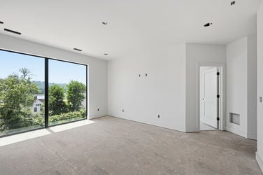 37-web-or-mls-3047 Walworth Ave-37