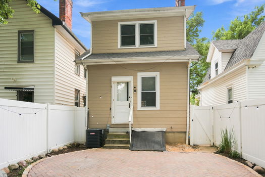 37-web-or-mls-3106 Markbreit Ave-37