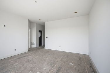 38-web-or-mls-3047 Walworth Ave-38