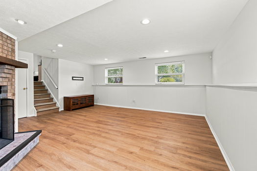 38-web-or-mls-5823 W Fork Rd-38