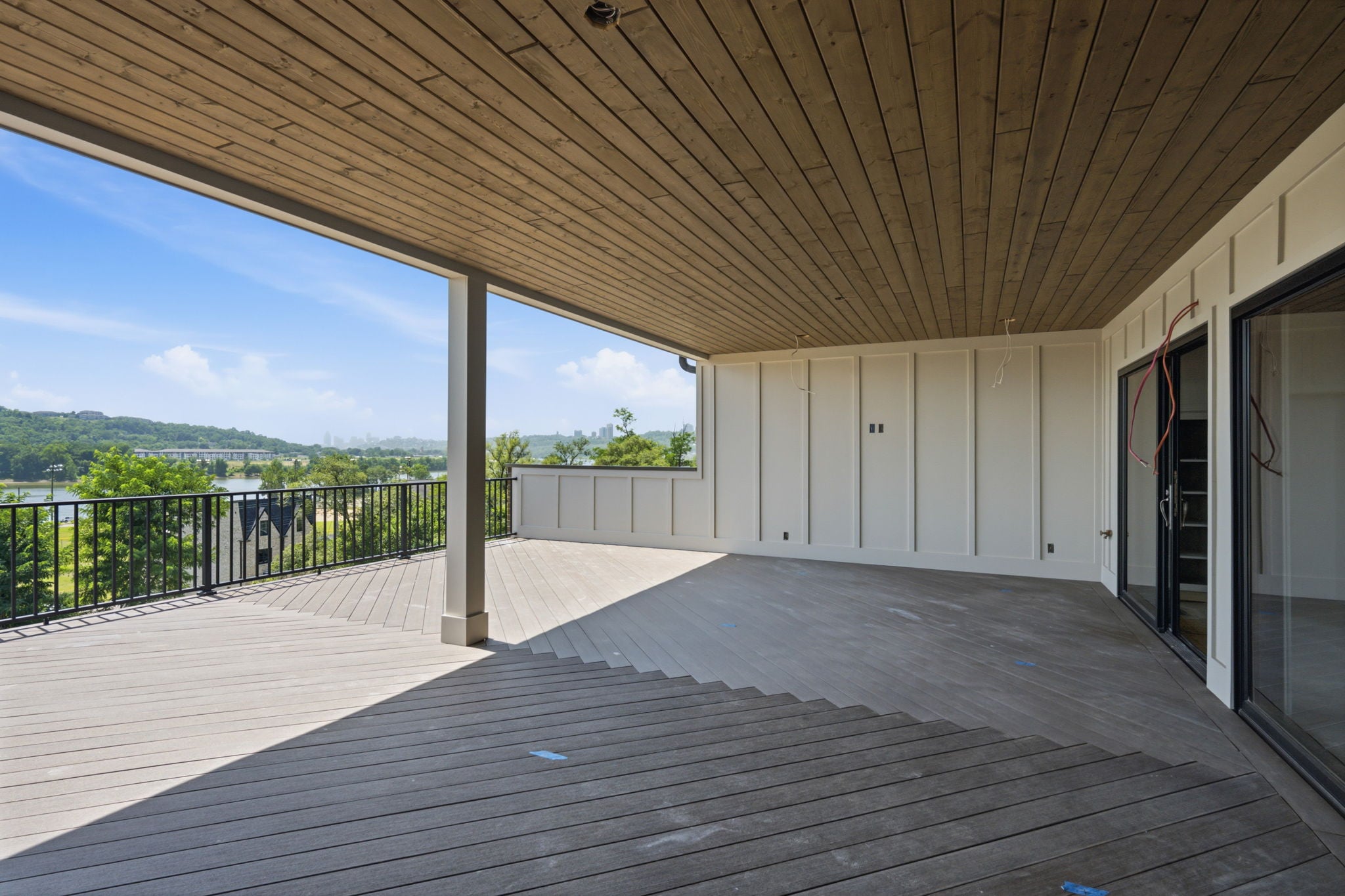 4-web-or-mls-3047 Walworth Ave-4