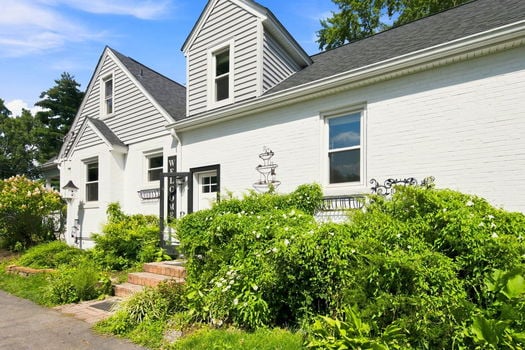 42-web-or-mls-3605 E Galbraith Rd-42