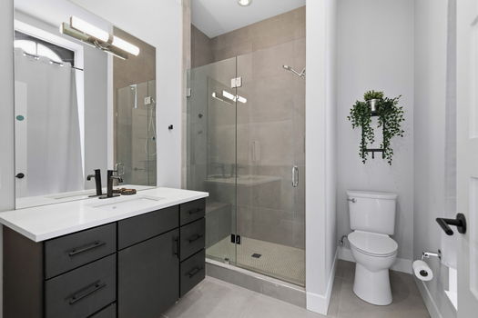 42-web-or-mls-411 Plum St-42