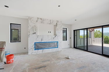45-web-or-mls-3047 Walworth Ave-45