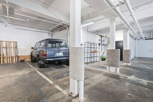 46-web-or-mls-411 Plum St-46