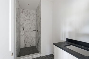 49-web-or-mls-3047 Walworth Ave-49