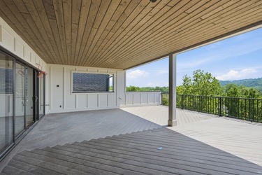 5-web-or-mls-3047 Walworth Ave-5