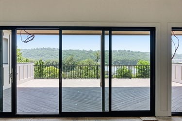 50-web-or-mls-3047 Walworth Ave-50