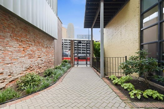 53-web-or-mls-411 Plum St-53