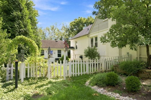 55-web-or-mls-3605 E Galbraith Rd-55