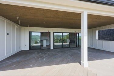6-web-or-mls-3047 Walworth Ave-6