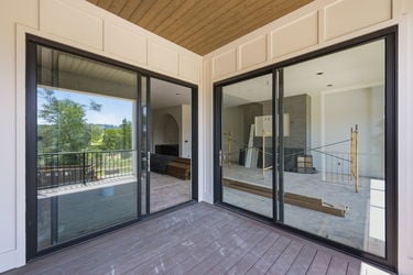 7-web-or-mls-3047 Walworth Ave-7