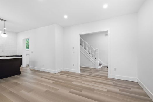 10-web-or-mls-2560 Hackberry St-10