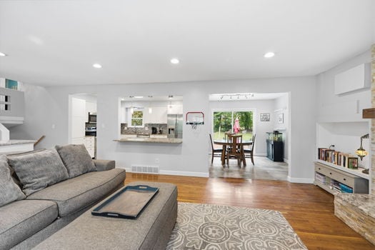 11-web-or-mls-9040 Fox Hunter Ln-11
