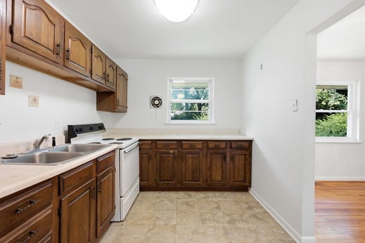 12-web-or-mls-727 W Kemper Rd-12