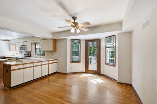 13-web-or-mls-4427 Bromyard Ave-13