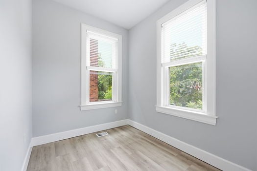 15-web-or-mls-2281 Loth St-15
