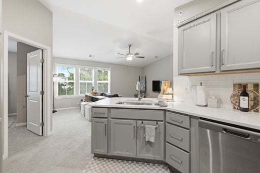 15-web-or-mls-588 Foxhill Dr-15