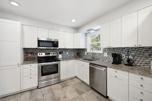 18-web-or-mls-9040 Fox Hunter Ln-18