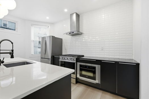 19-web-or-mls-2560 Hackberry St-19