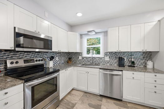 20-web-or-mls-9040 Fox Hunter Ln-20