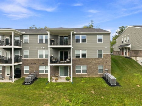 32-web-or-mls-588 Foxhill Dr-32