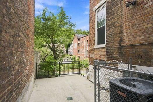 33-web-or-mls-2281 Loth St-33
