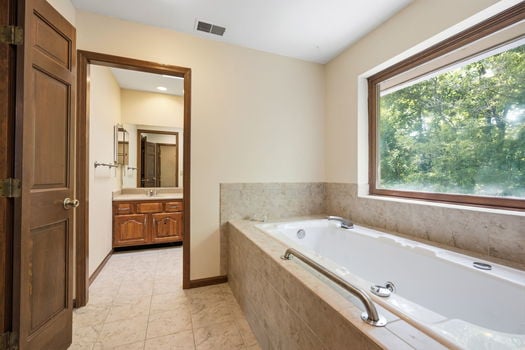 37-web-or-mls-4427 Bromyard Ave-37
