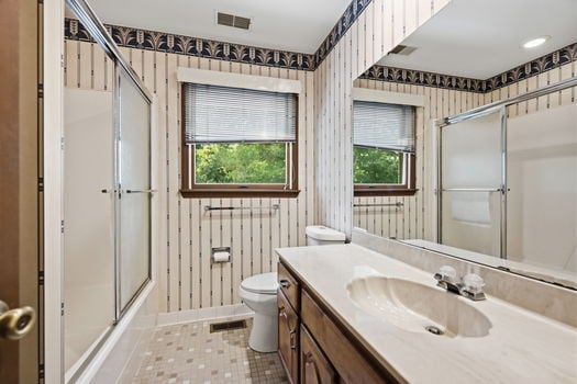 38-web-or-mls-4427 Bromyard Ave-38