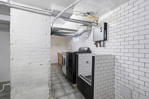 39-web-or-mls-2560 Hackberry St-39