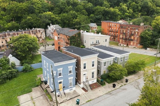 41-web-or-mls-2281 Loth St-41