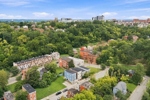 42-web-or-mls-2281 Loth St-42