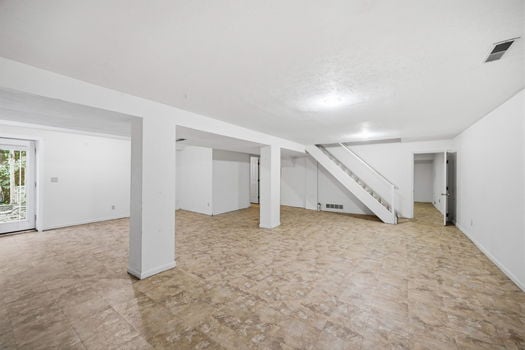 47-web-or-mls-4427 Bromyard Ave-47