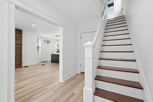 5-web-or-mls-2560 Hackberry St-5
