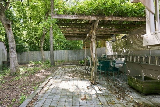 57-web-or-mls-4427 Bromyard Ave-57