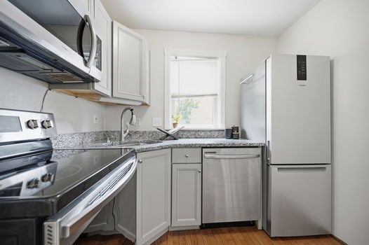 59-web-or-mls-6733 Buckingham Pl-10