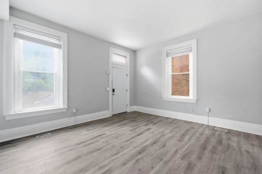 6-web-or-mls-2281 Loth St-6