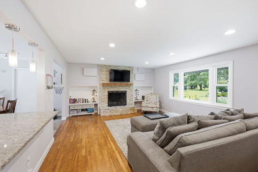 6-web-or-mls-9040 Fox Hunter Ln-6